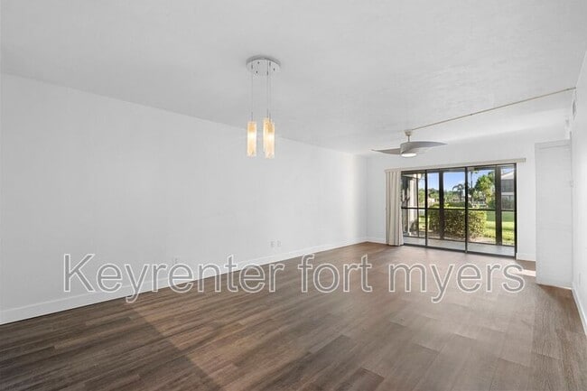 Foto del edificio - 15456 Admiralty Cir