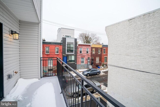 Foto del edificio - 2063 Dickinson St