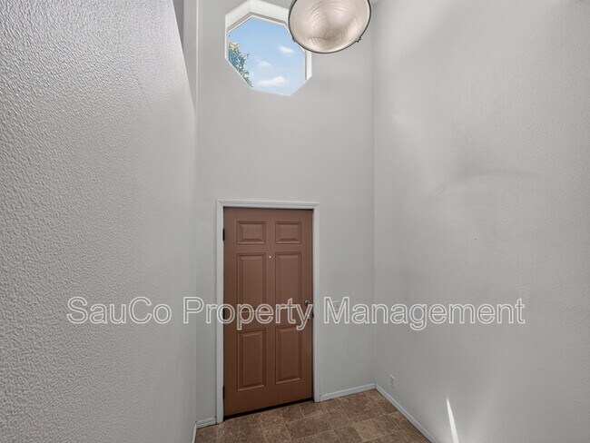 Foto del edificio - 20715 NW Painted Mountain Dr