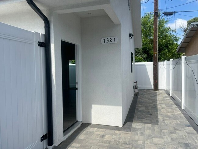Building Photo - 7317-7321 Garden Grove Avenue