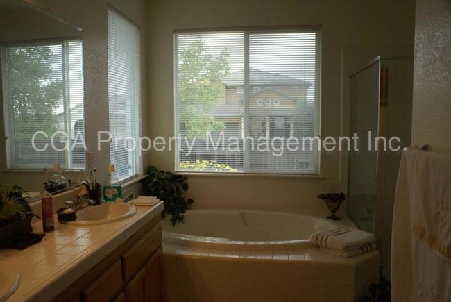 Building Photo - 7033 Kelmscott Ln