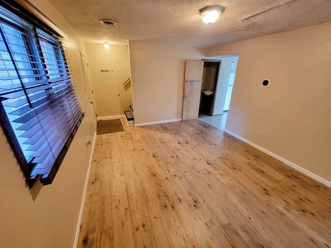 Foto del edificio - 844 Stewart St