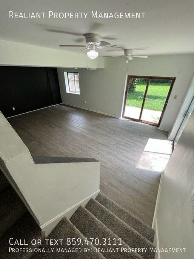 Building Photo - 487 Whispering Hills Dr