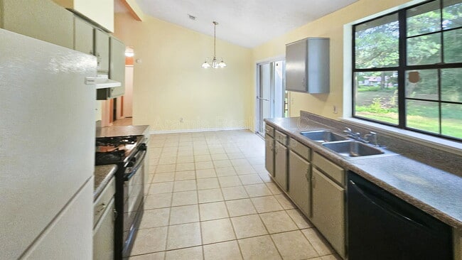 Building Photo - 2416 Newgate Dr