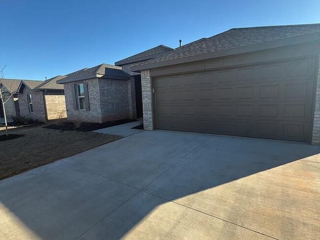 Building Photo - 2924 Firefly Dr