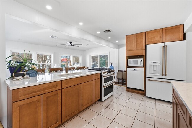 Foto del edificio - 11 Hillcrest Ave