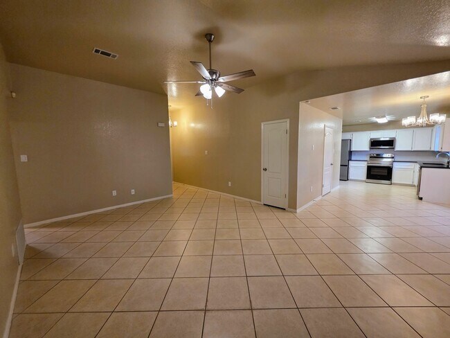 Foto del edificio - Beautifully Updated 4 Bedroom Home