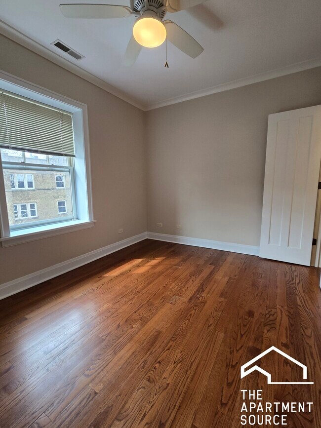 Foto del edificio - 2704 W Ainslie St