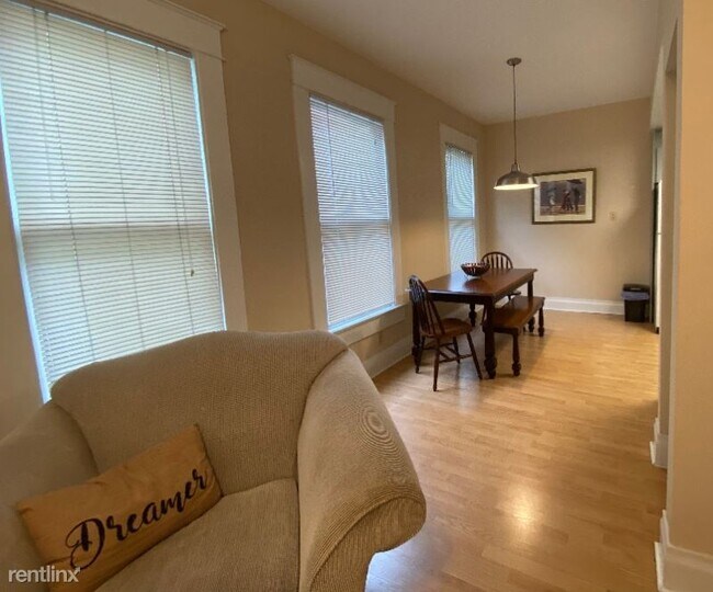 Foto del edificio - 3 br, 2 bath Apartment - 307 S Newport Ave