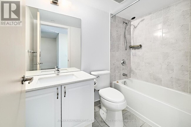 Photo du bâtiment - 1255 Bayly St