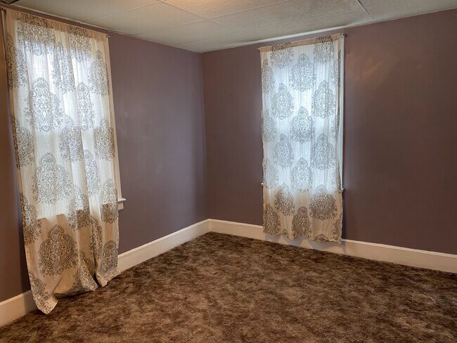 Back bedroom - 214 N Harrisburg St