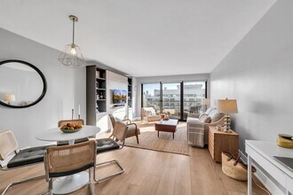 Building Photo - 2020 N Lincoln Park W