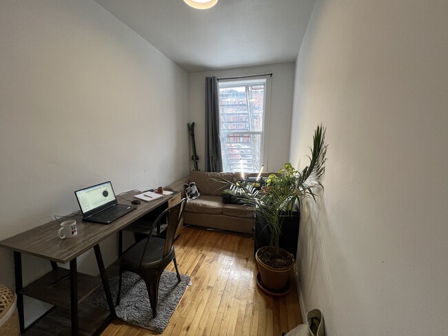 Building Photo - 4661-4665 Rue Saint-Urbain