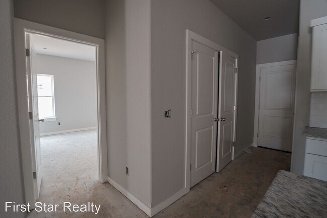 Foto del edificio - 4 br, 3.5 bath House - 632 N Salem Rd