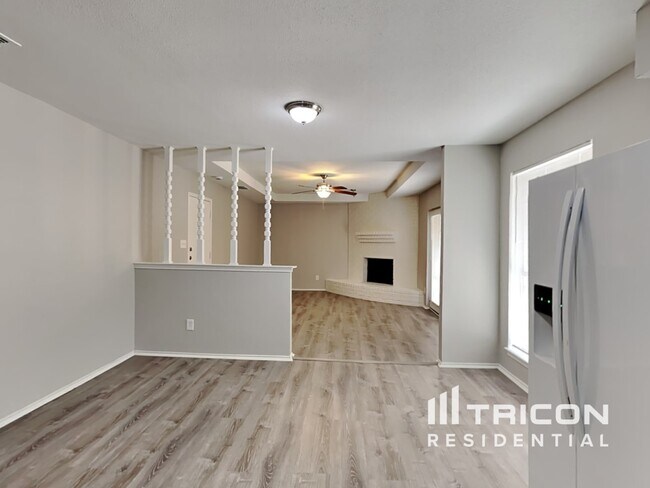 Building Photo - 6007 Big Springs Dr