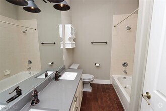 Building Photo - 16680 Oak Grove Ct