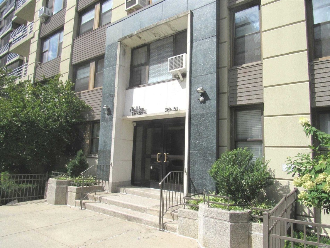 Primary Photo - 98-51 64th Ave