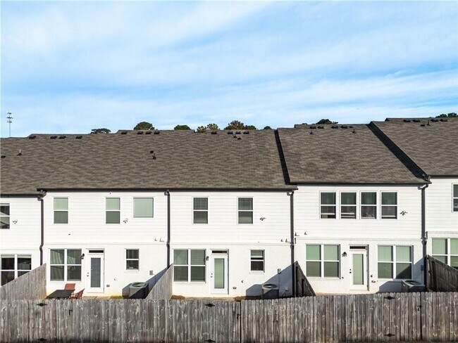 Foto del edificio - 124 Auburn Wds Dr