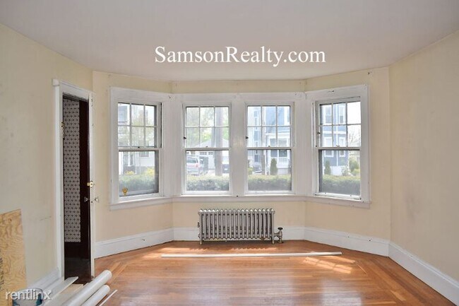 Building Photo - 3 br, 1 bath Condo - 684 Hope st 1 Unit 1