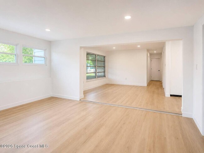 Foto del edificio - 4450 Browning Ave