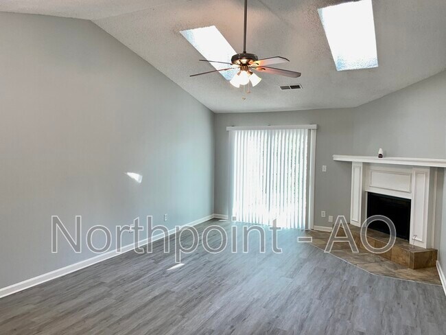 Building Photo - 707 Farmdale Way NW