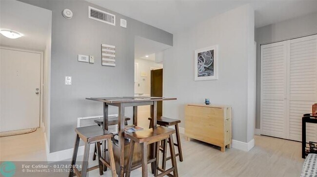 Foto del edificio - 1505 N Riverside Dr