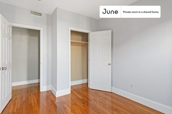 Building Photo - Room in Shared 4 bed/2 bath home
