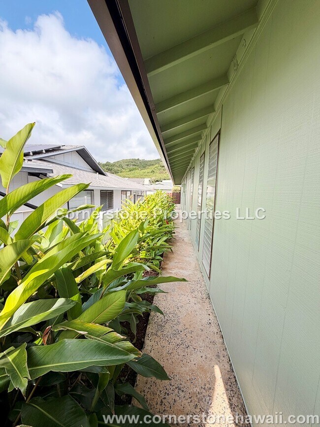 Building Photo - 1270 Akele St
