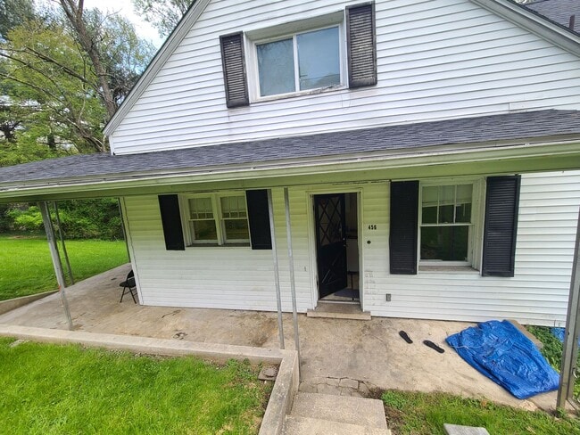 Building Photo - Large - 3 Bedroom House - Downtown Campus - Available 8/5!