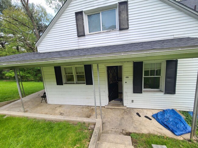 Foto del edificio - Large - 3 Bedroom House - Downtown Campus - Available 8/5!