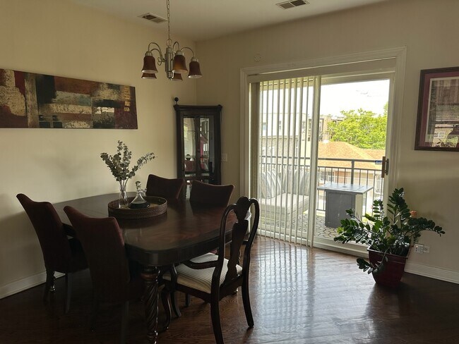 Foto del edificio - 6906 W Medill Ave