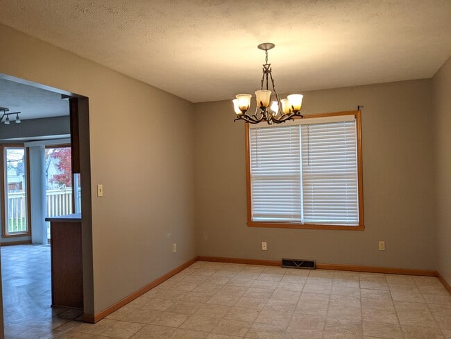 Building Photo - 10875 Tansy Ct