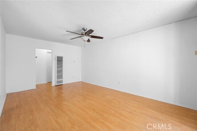 Foto del edificio - 208 E Chevy Chase Dr