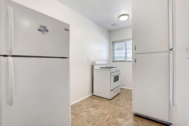 Building Photo - 10906 Santa Monica Blvd, prime Westwood!