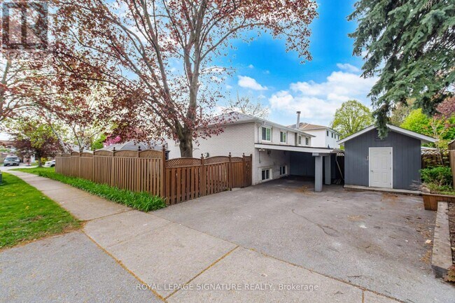 Building Photo - 2 Lambton Ct