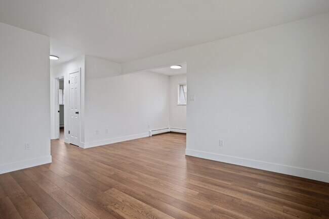 Foto del edificio - Updated two bedroom - ready now!