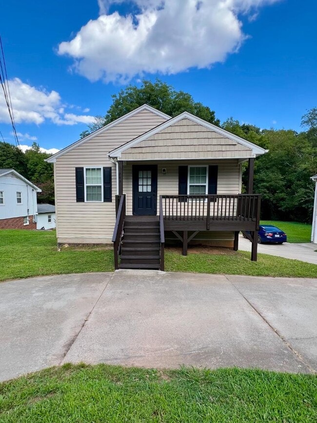 Building Photo - 209 Turner St