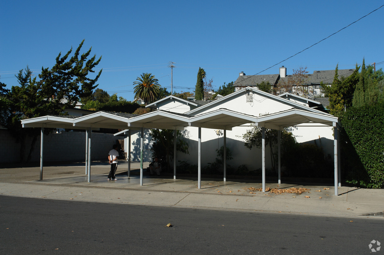 Building Photo - 1671 Maple Ave