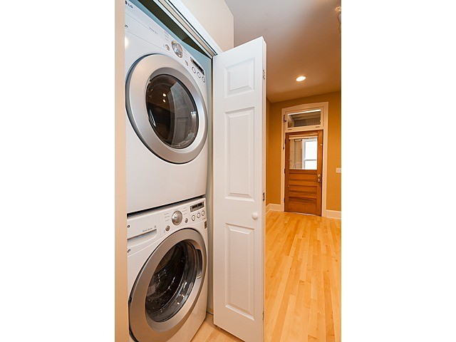 Building Photo - 937 N Hoyne Ave