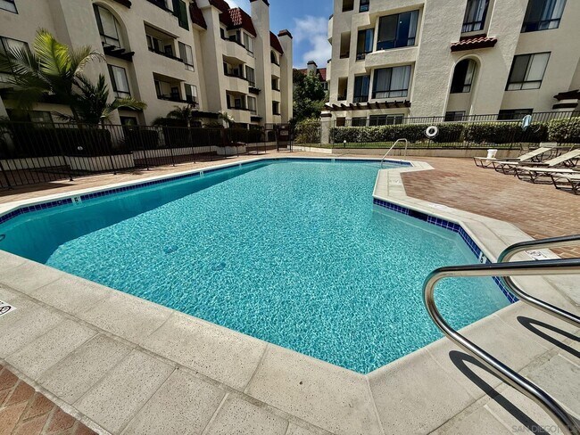 Foto del edificio - 5875 Friars Rd