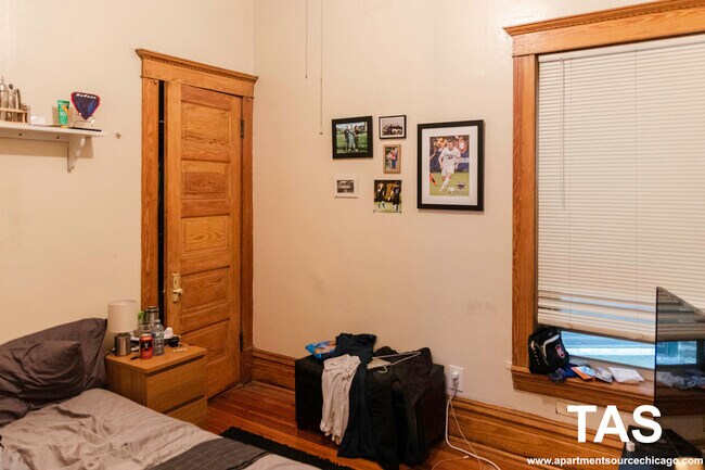 Foto del edificio - 2110 N Sheffield Ave