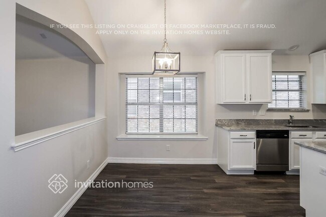 Foto del edificio - 9001 Heartwood Dr