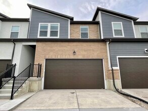 Building Photo - 3740 3740 W