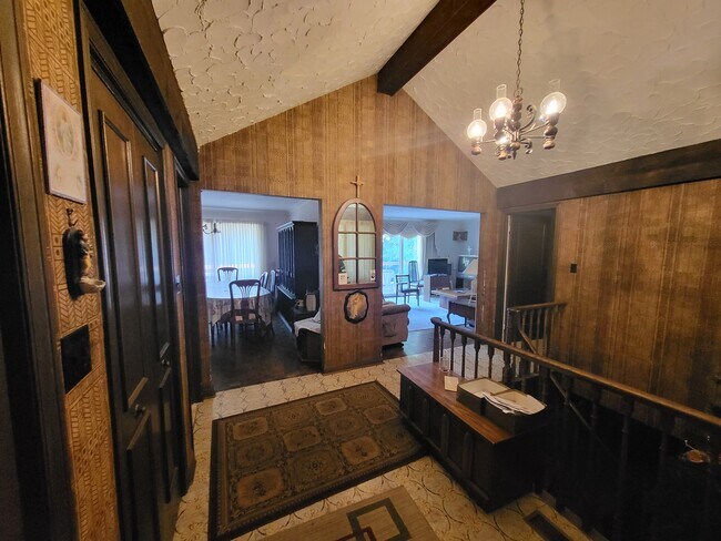 Entrance (common area) - 4 Silversand Pl