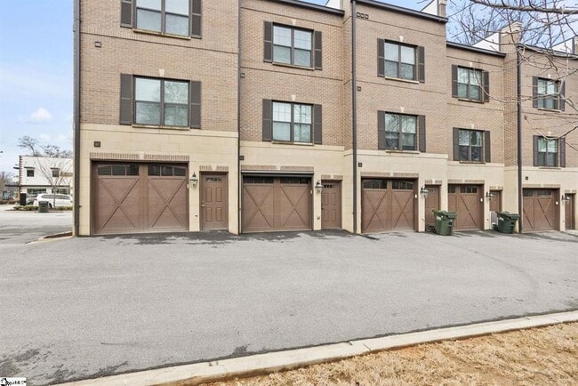 Building Photo - 1505 E North St