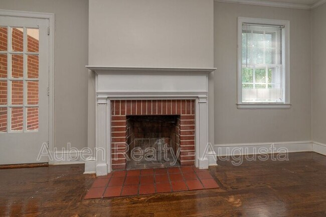 Foto del edificio - 2207 Montclair St