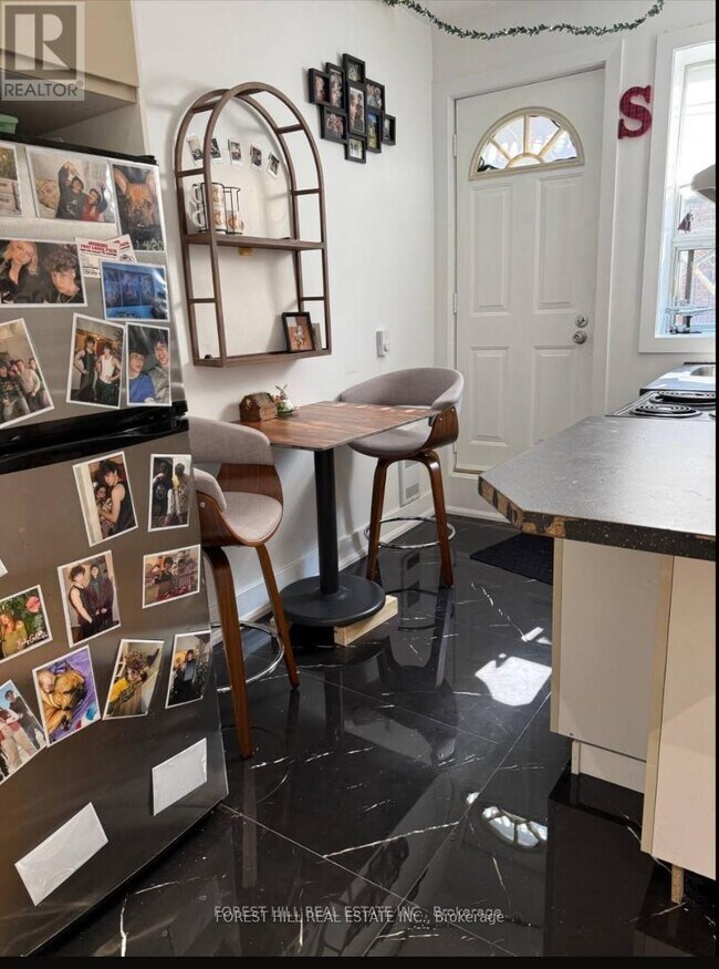 Photo du bâtiment - 378 Yonge St