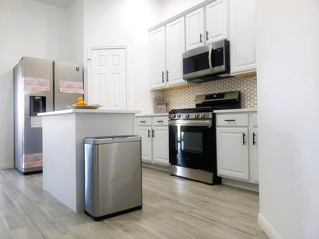 Building Photo - 146 Desert Springs Cv