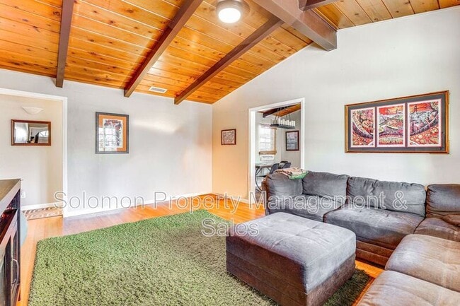 Building Photo - 901 Eucalyptus Ave