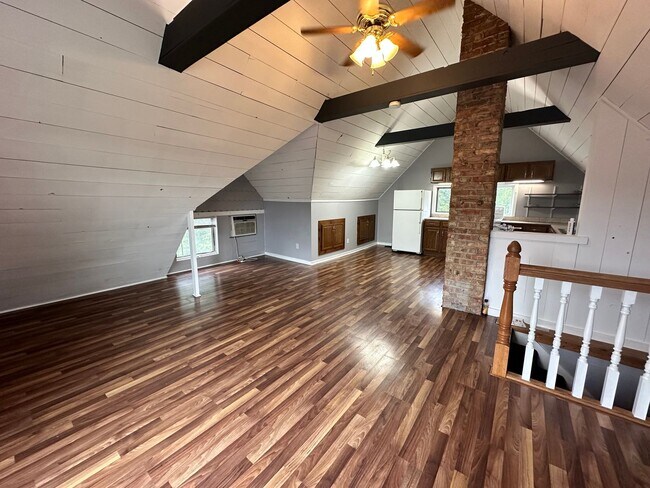 Foto del edificio - 424 W College Ave